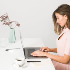 4 Discreet Lower Body Exercises You Can Do at Your Desk