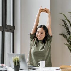 6 Convincing Reasons to Stretch at Your Desk