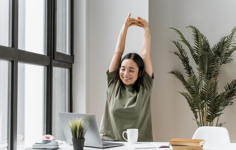 6 Convincing Reasons to Stretch at Your Desk