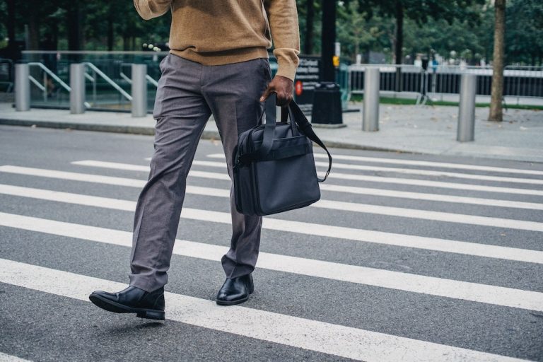 6 Benefits of Walking to Work