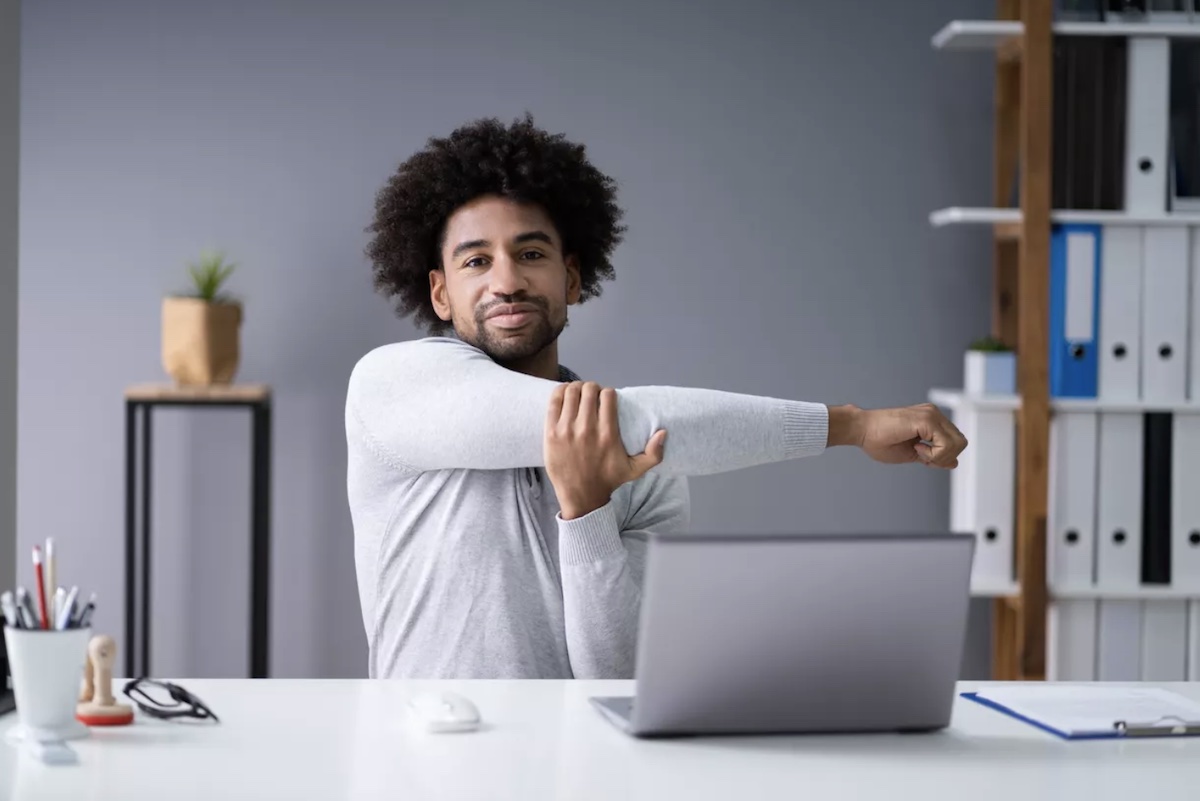 8 Basic Office Exercises and How to Do Them Perfectly Pain Free Working