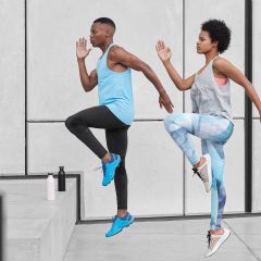 8 Office-Friendly Dynamic Stretches For the Upper Body