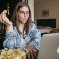 How to Stop Stress Eating at Work