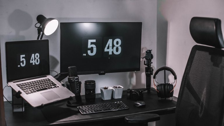 Best Dual Monitor Arrangement for Ergonomics