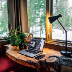 Office Desk Layout and Organization Tips to Minimize Strain