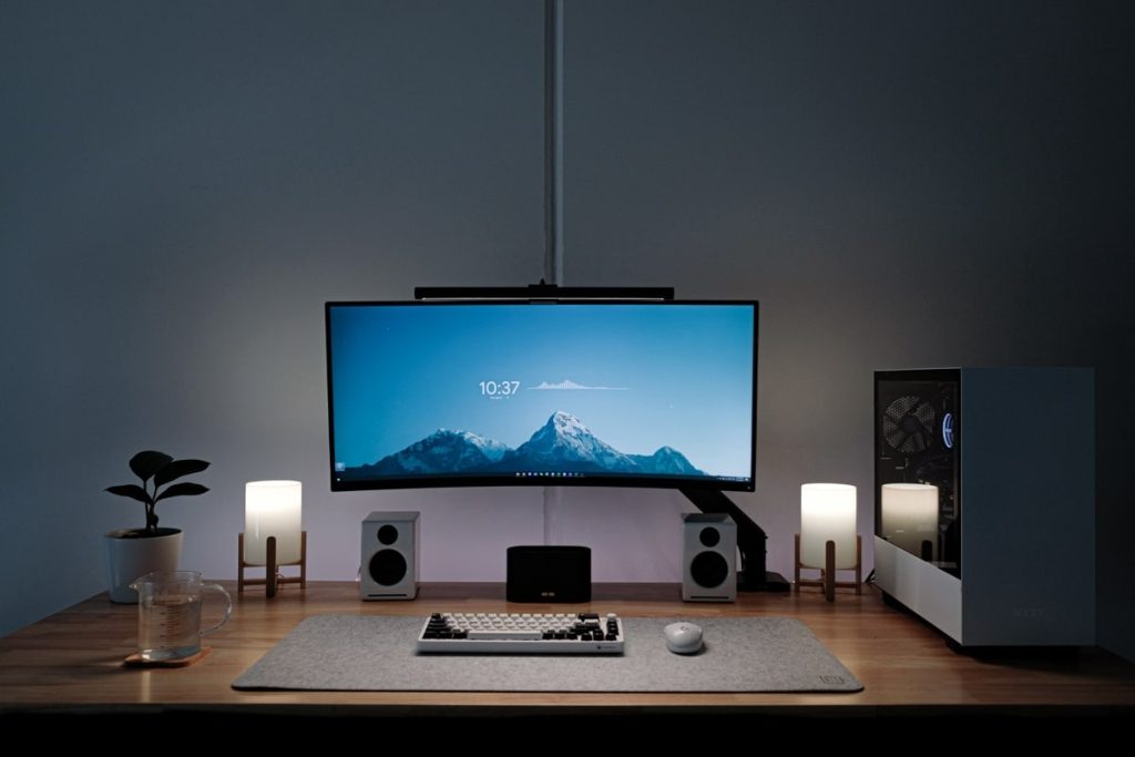 10 Tips to Create the Best Desk Setup for Productivity - Pain Free Working
