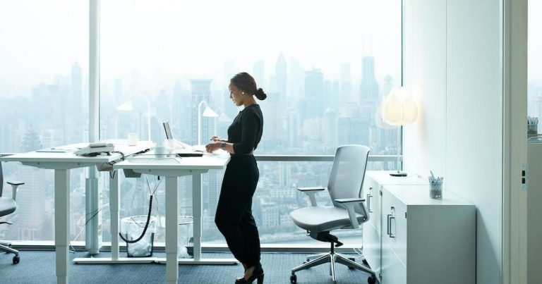 9 Health Precautions When Using a Standing Desk