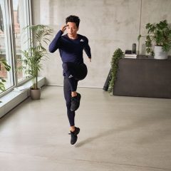 The Most Discreet 20 Minute Workout You Can Do at Work