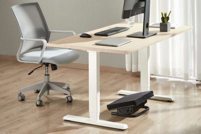 A Comparison of Different Ergonomic Footrest Materials