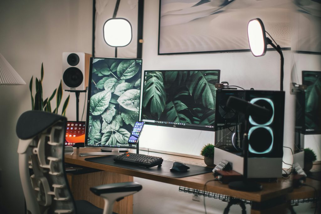9 Dual Monitor Productivity Tips