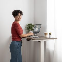 Standing Desk vs Sitting Desk: Which is Better for You?