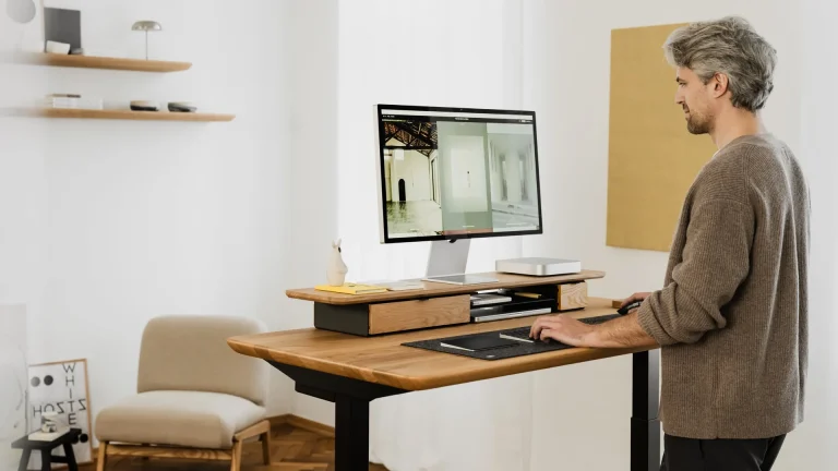How to Set Up a Standing Desk for Proper Ergonomics and Comfort